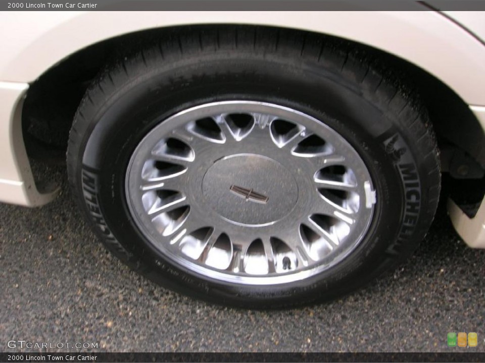 2000 Lincoln Town Car Cartier Wheel and Tire Photo #42686935