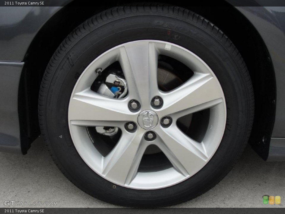 2011 Toyota Camry SE Wheel and Tire Photo #42792897