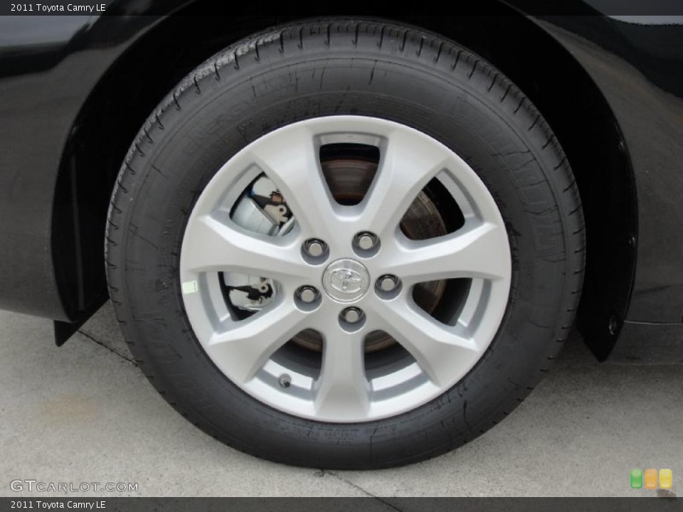 2011 Toyota Camry LE Wheel and Tire Photo #42793485