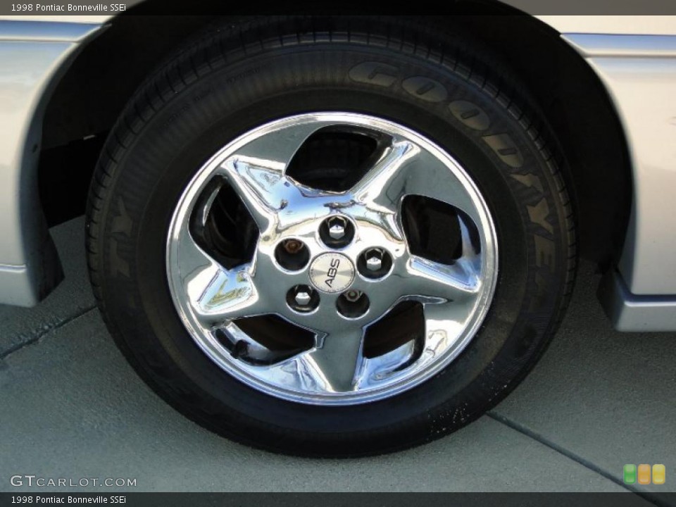 1998 Pontiac Bonneville SSEi Wheel and Tire Photo #42901037