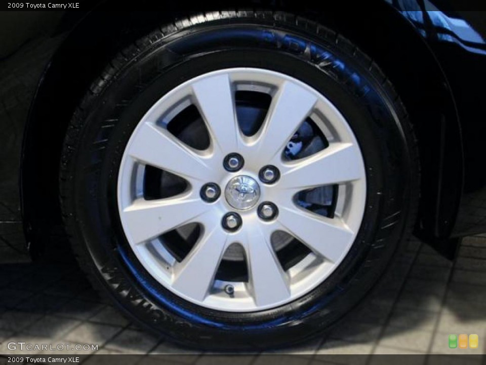 2009 Toyota Camry XLE Wheel and Tire Photo #42926224