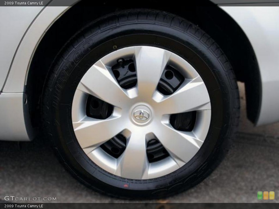 2009 Toyota Camry LE Wheel and Tire Photo #42926872