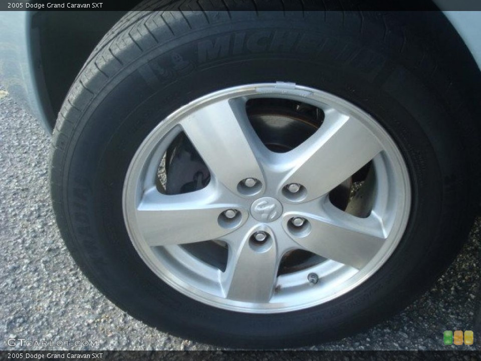 2005 Dodge Grand Caravan SXT Wheel and Tire Photo #42958683