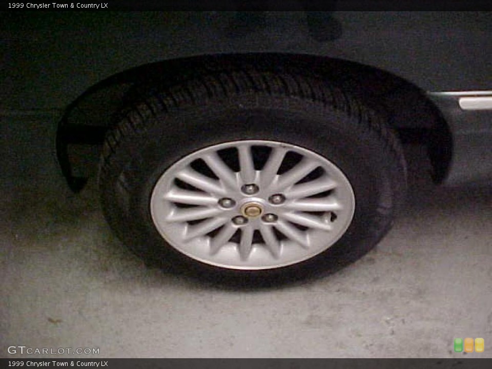 1999 Chrysler Town & Country LX Wheel and Tire Photo #42978965