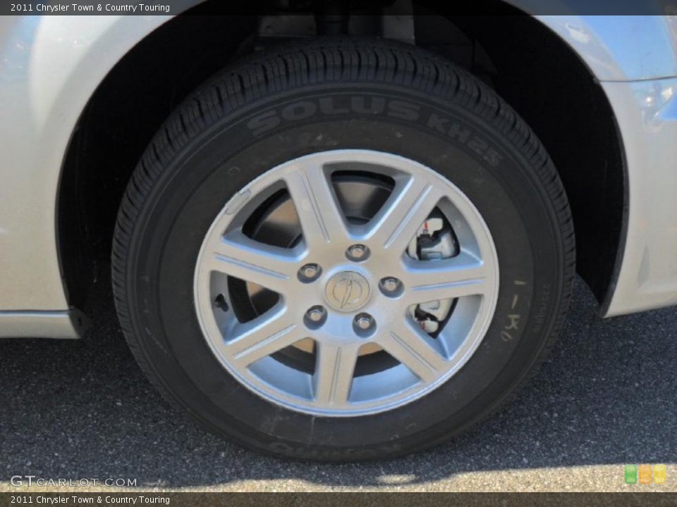 2011 Chrysler Town & Country Touring Wheel and Tire Photo #43045988