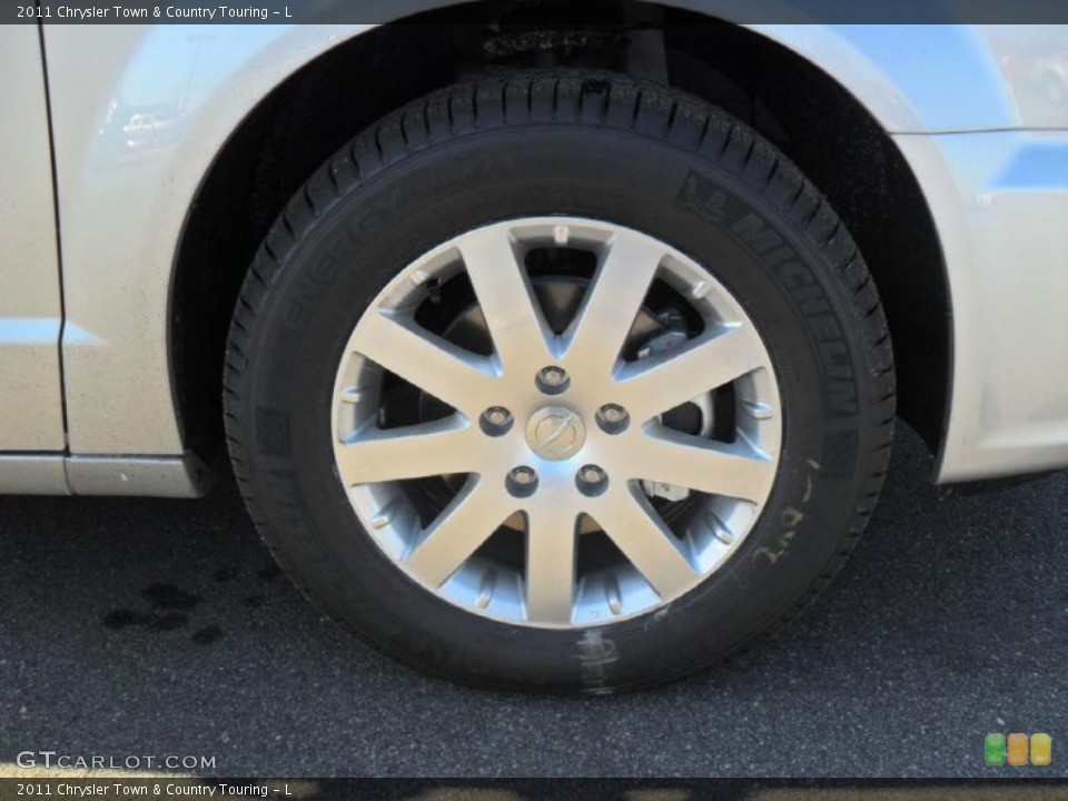 2011 Chrysler Town & Country Touring - L Wheel and Tire Photo #43046848
