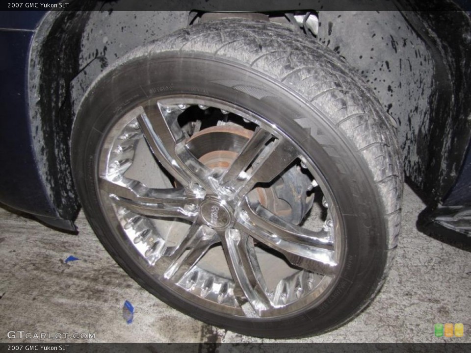 2007 GMC Yukon Custom Wheel and Tire Photo #43137447