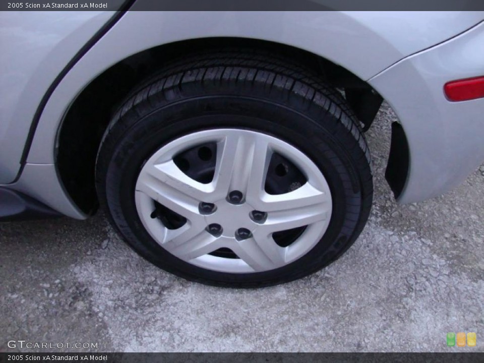 2005 Scion xA  Wheel and Tire Photo #43210370