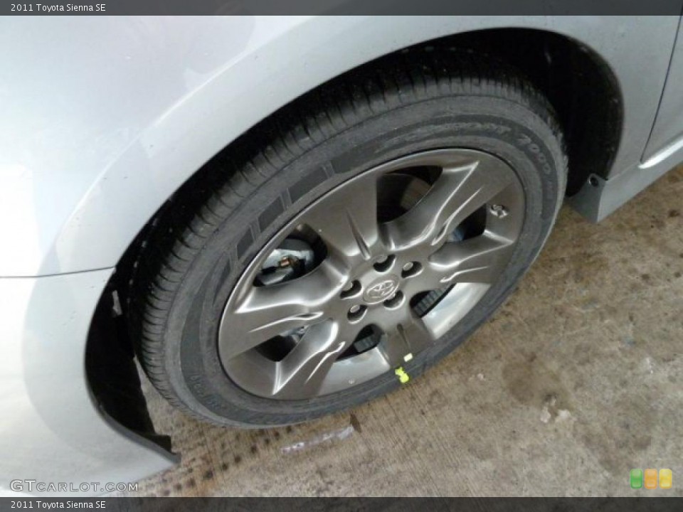 2011 Toyota Sienna SE Wheel and Tire Photo #43303284