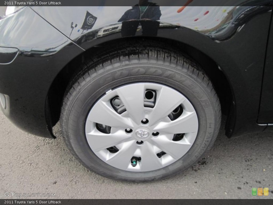 2011 Toyota Yaris 5 Door Liftback Wheel and Tire Photo #43362337