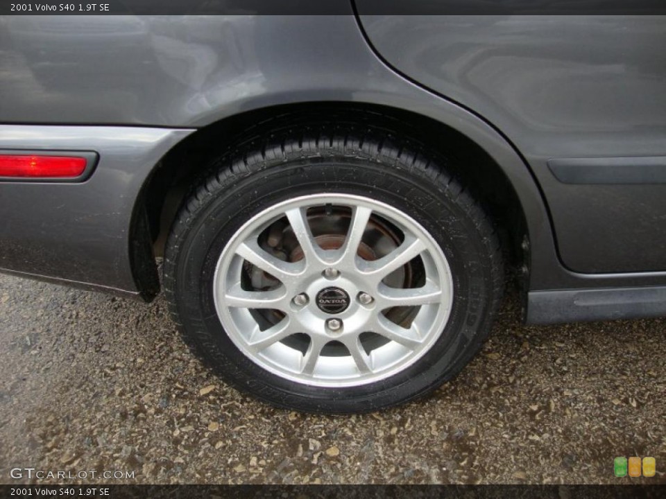 2001 Volvo S40 1.9T SE Wheel and Tire Photo #43372168