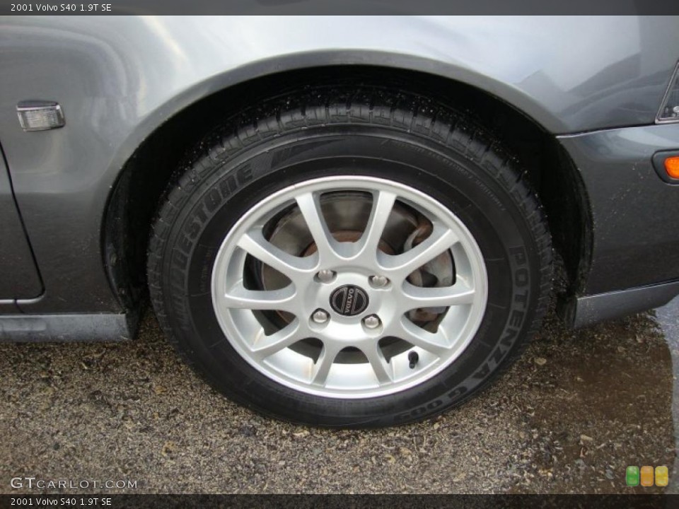 2001 Volvo S40 1.9T SE Wheel and Tire Photo #43372188