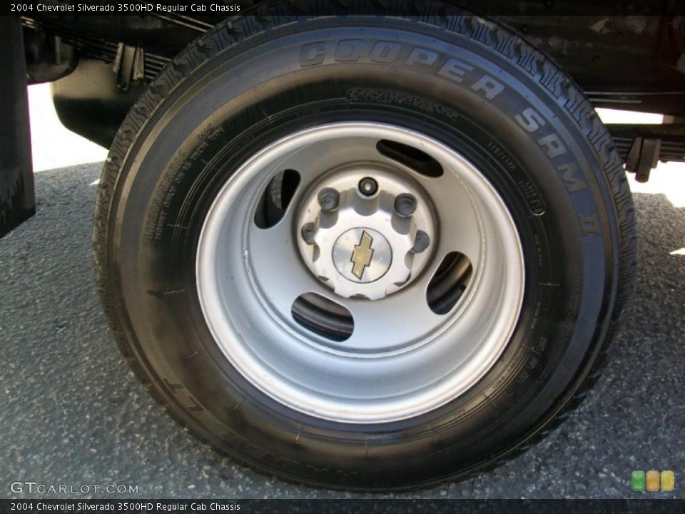 2004 Chevrolet Silverado 3500HD Regular Cab Chassis Wheel and Tire Photo #43422561