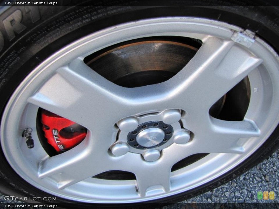 1998 Chevrolet Corvette Coupe Wheel and Tire Photo #43562342