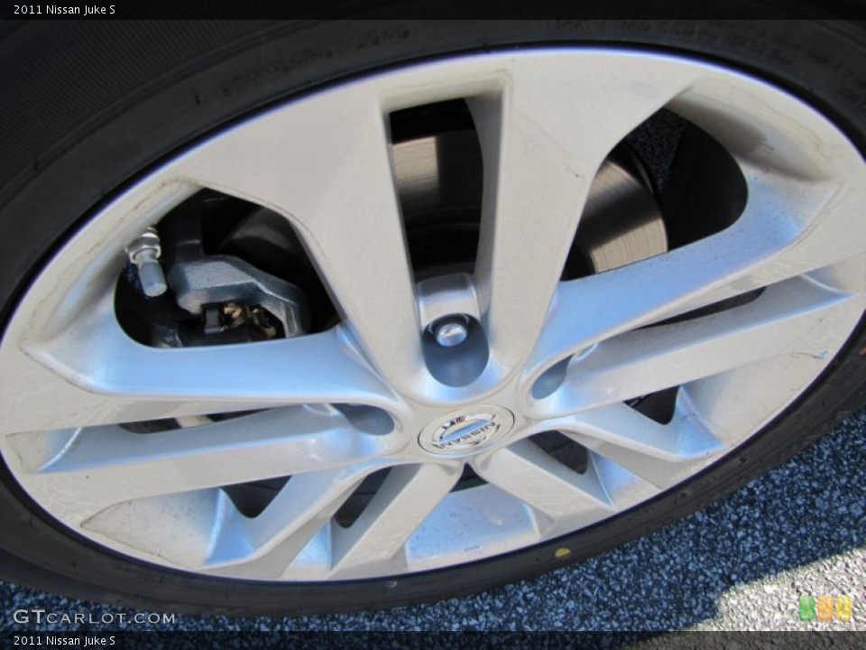 2011 Nissan Juke S Wheel and Tire Photo #43562866