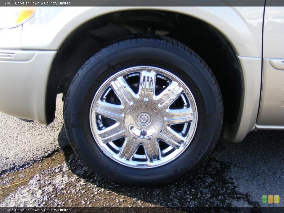 2005 Chrysler Town & Country Limited Wheel and Tire Photo #43642877