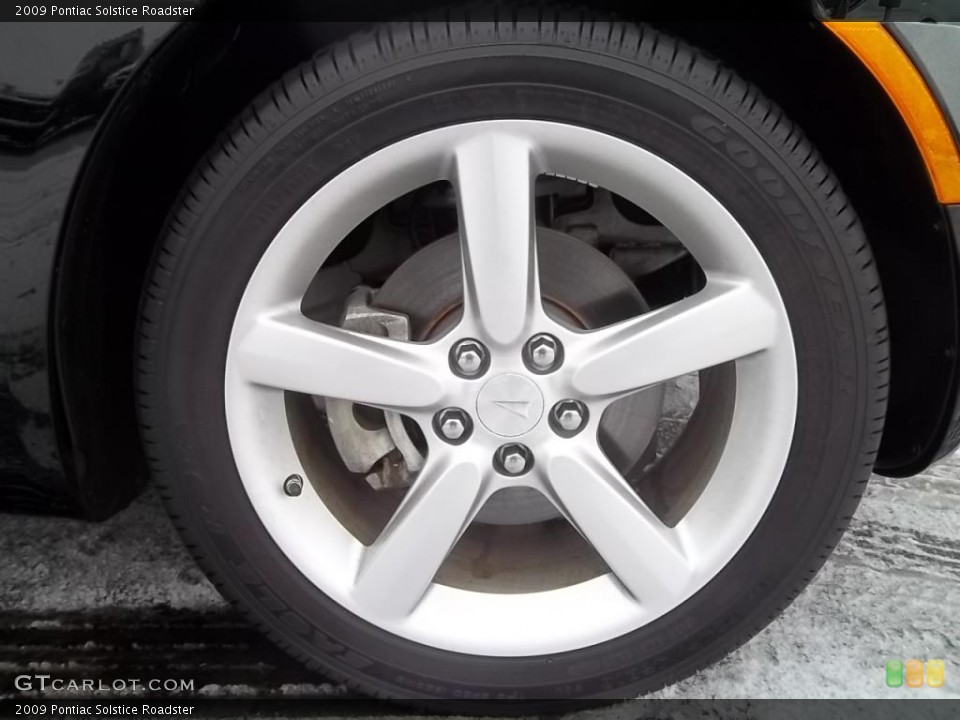 2009 Pontiac Solstice Roadster Wheel and Tire Photo #43989160