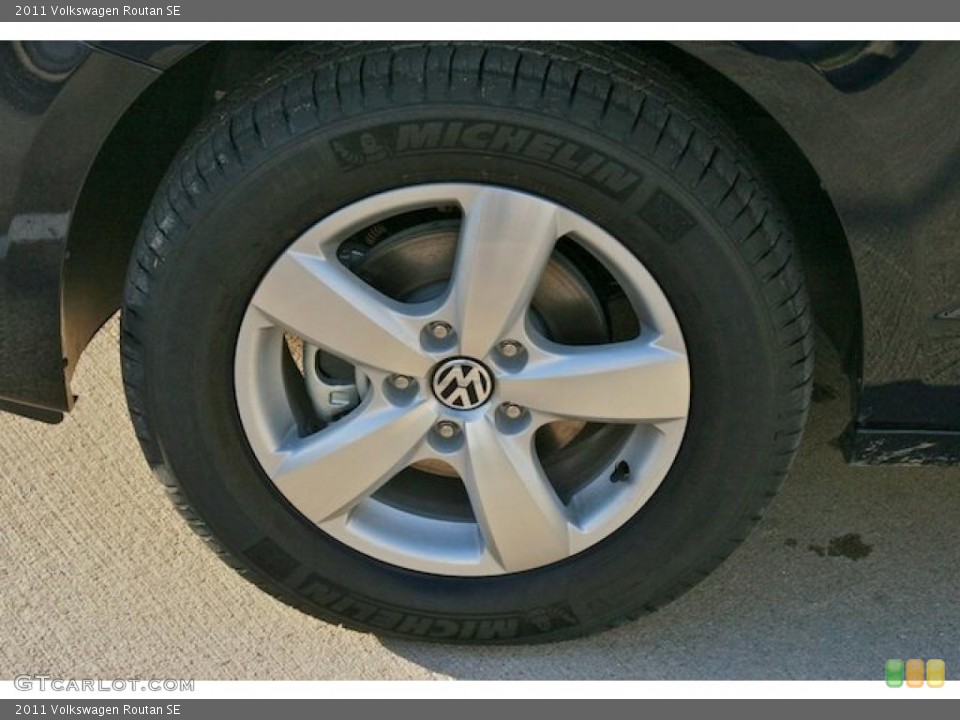 2011 Volkswagen Routan SE Wheel and Tire Photo #44192636