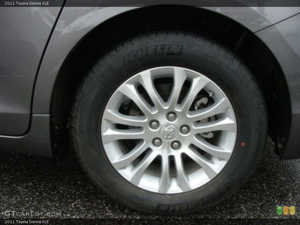 2011 Toyota Sienna XLE Wheel and Tire Photo #44247012