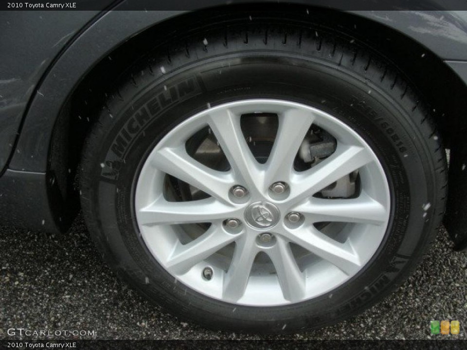 2010 Toyota Camry XLE Wheel and Tire Photo #44249232
