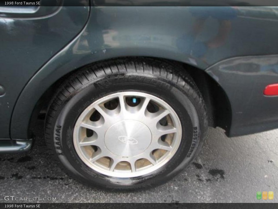 1998 Ford Taurus SE Wheel and Tire Photo #44296649