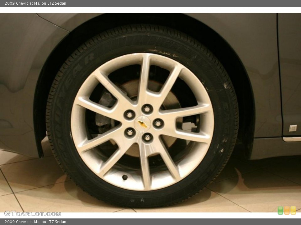 2009 Chevrolet Malibu LTZ Sedan Wheel and Tire Photo #44320193