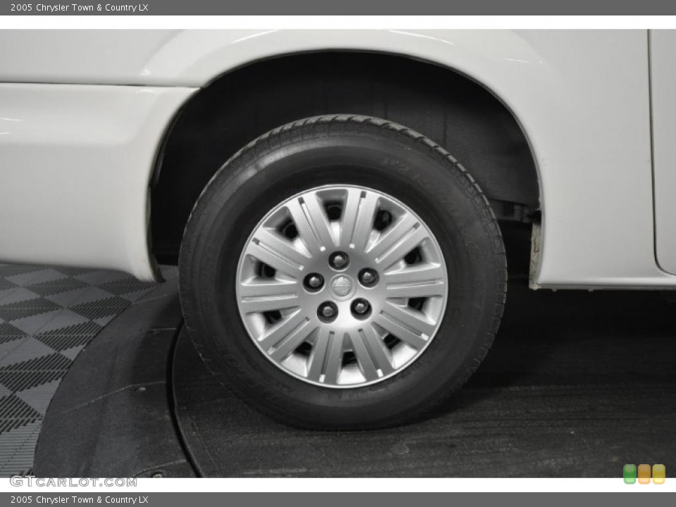 2005 Chrysler Town & Country LX Wheel and Tire Photo #44618379