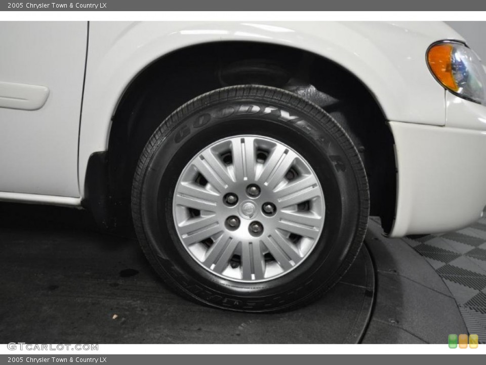 2005 Chrysler Town & Country LX Wheel and Tire Photo #44618403