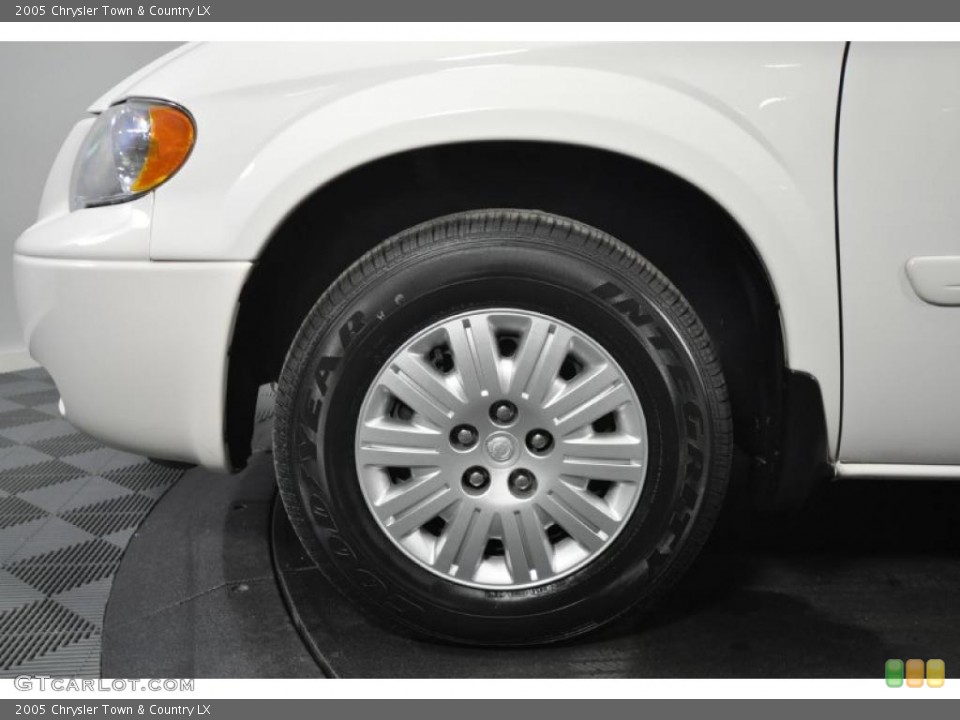 2005 Chrysler Town & Country LX Wheel and Tire Photo #44618419