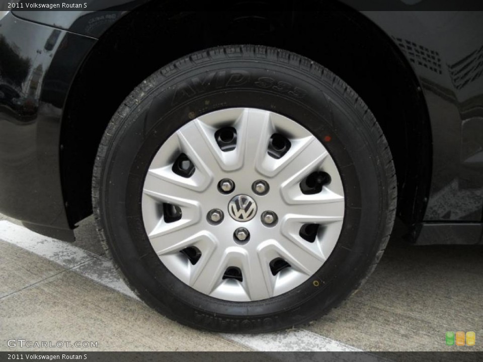2011 Volkswagen Routan S Wheel and Tire Photo #44727973