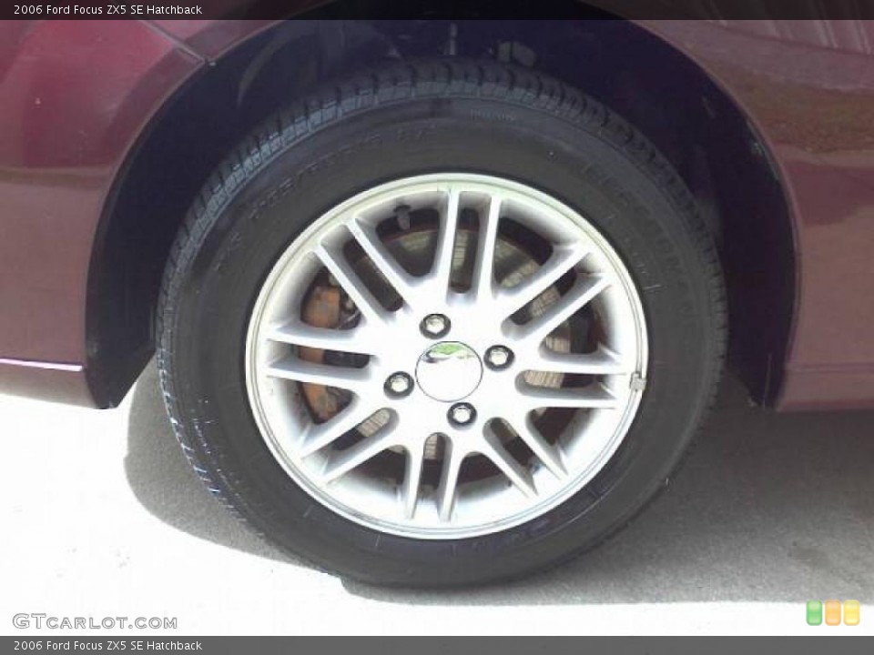 2006 Ford Focus ZX5 SE Hatchback Wheel and Tire Photo #44792356