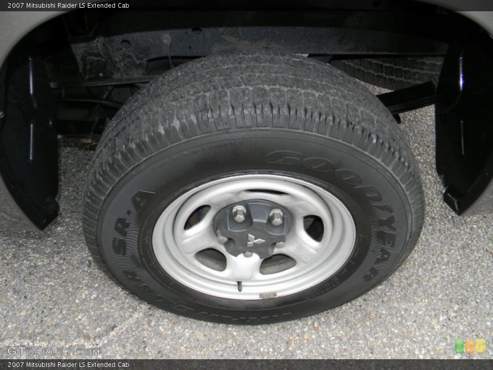 2007 Mitsubishi Raider LS Extended Cab Wheel and Tire Photo #44796130