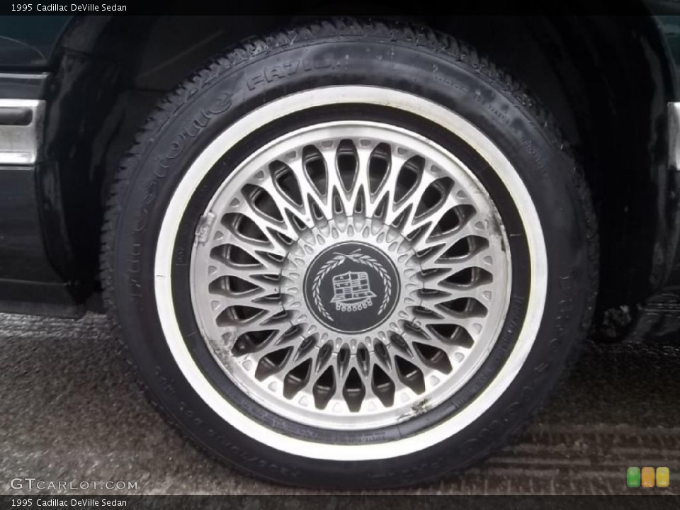 1995 Cadillac DeVille Sedan Wheel and Tire Photo #44799522