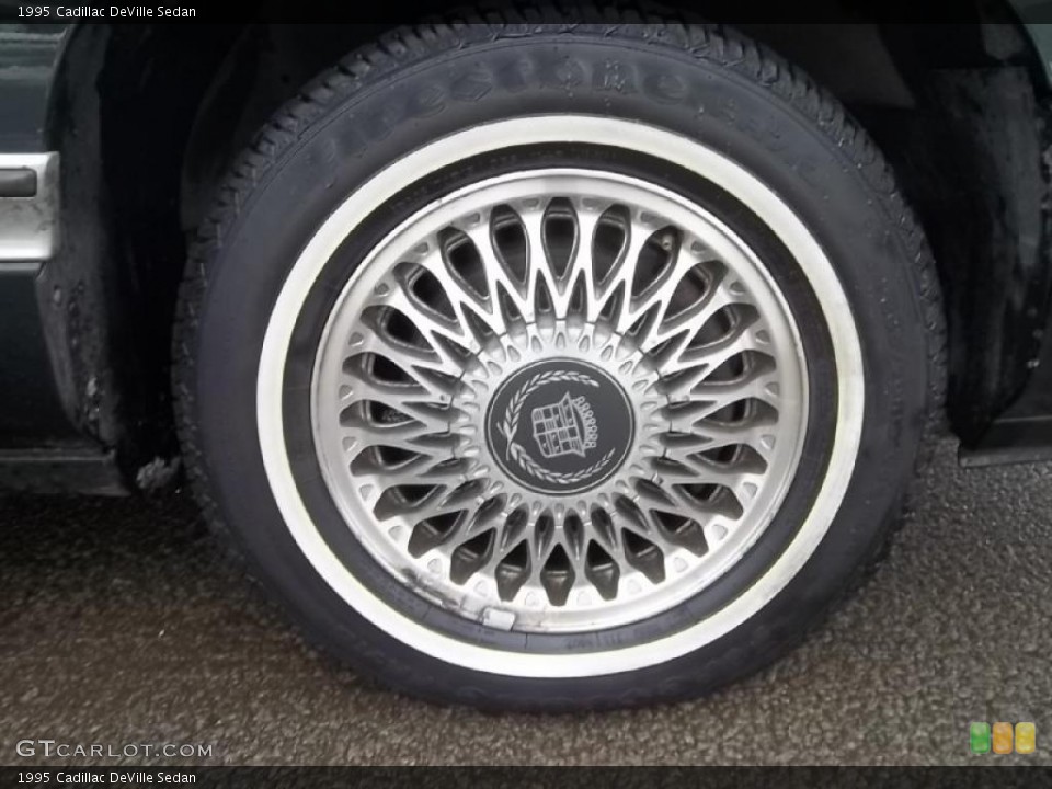 1995 Cadillac DeVille Sedan Wheel and Tire Photo #44799534