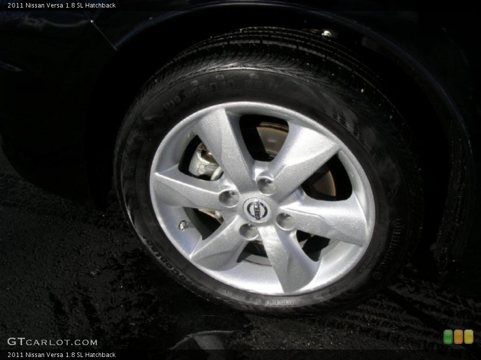 2011 Nissan Versa 1.8 SL Hatchback Wheel and Tire Photo #44799562