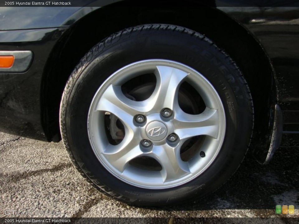 2005 Hyundai Elantra GT Hatchback Wheel and Tire Photo #44832240