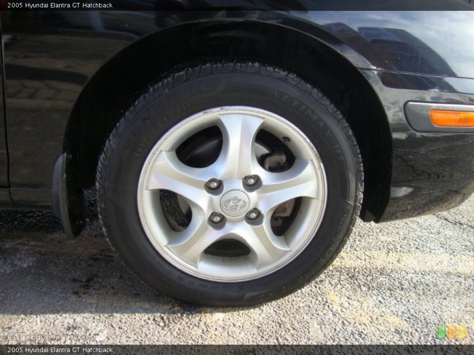 2005 Hyundai Elantra GT Hatchback Wheel and Tire Photo #44832256