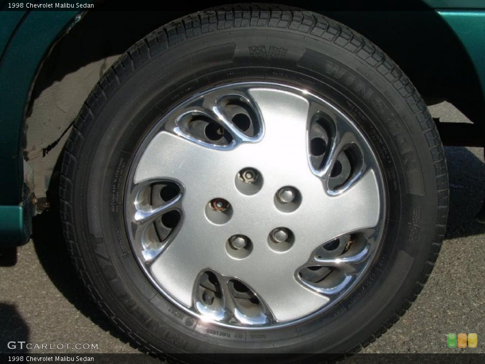 1998 Chevrolet Malibu Sedan Wheel and Tire Photo #44953014