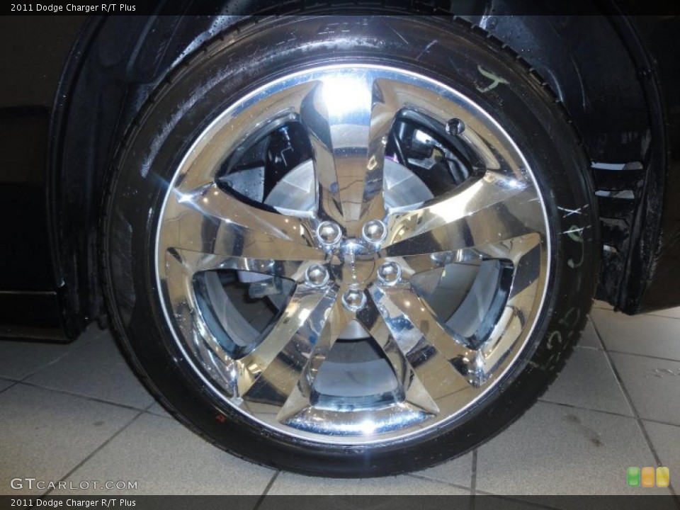 2011 Dodge Charger R/T Plus Wheel and Tire Photo #44977657