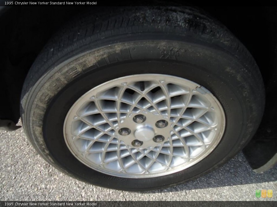 1995 Chrysler New Yorker  Wheel and Tire Photo #44979093