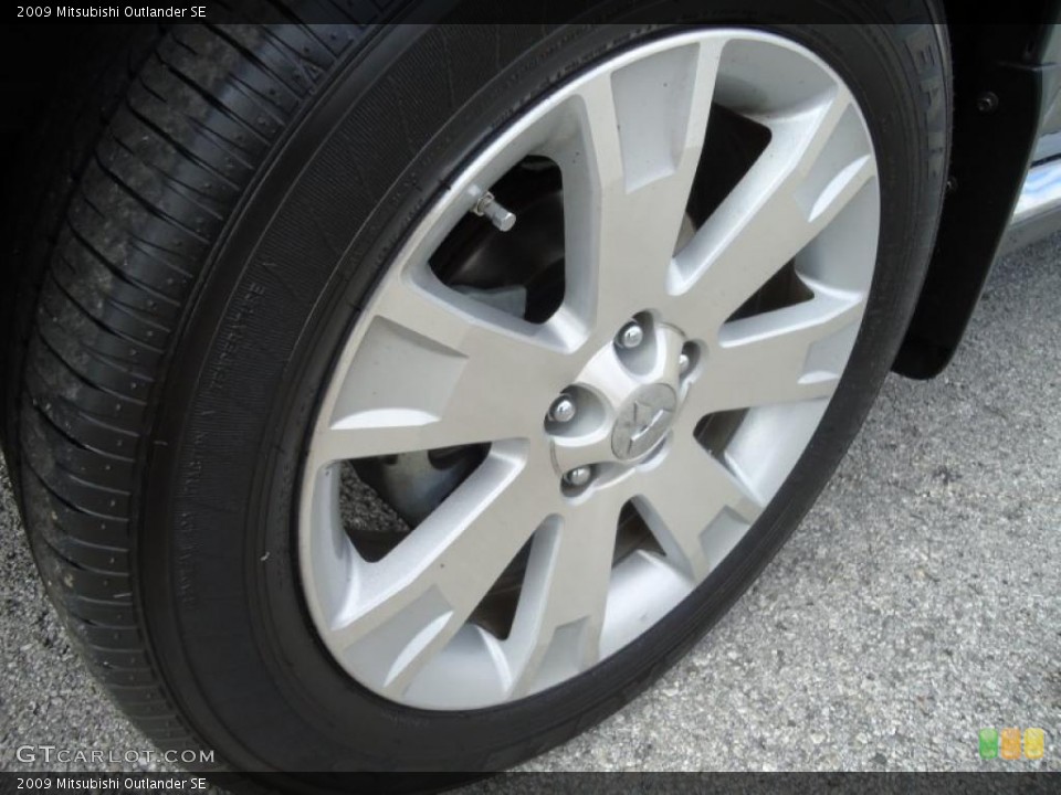 2009 Mitsubishi Outlander SE Wheel and Tire Photo #45065205