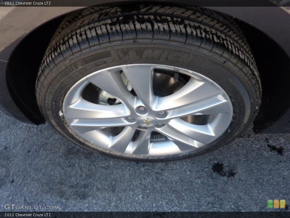 2011 Chevrolet Cruze LTZ Wheel and Tire Photo #45125398