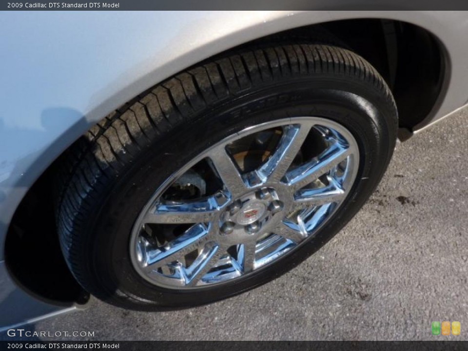 2009 Cadillac DTS  Wheel and Tire Photo #45137983
