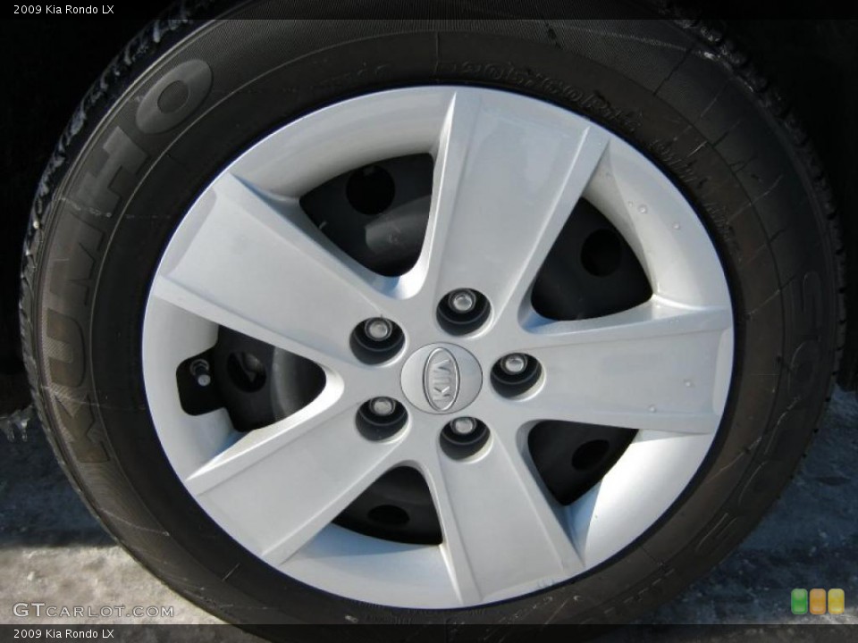 2009 Kia Rondo LX Wheel and Tire Photo #45206141
