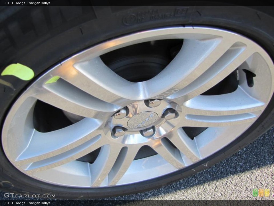 2011 Dodge Charger Rallye Wheel and Tire Photo #45236909