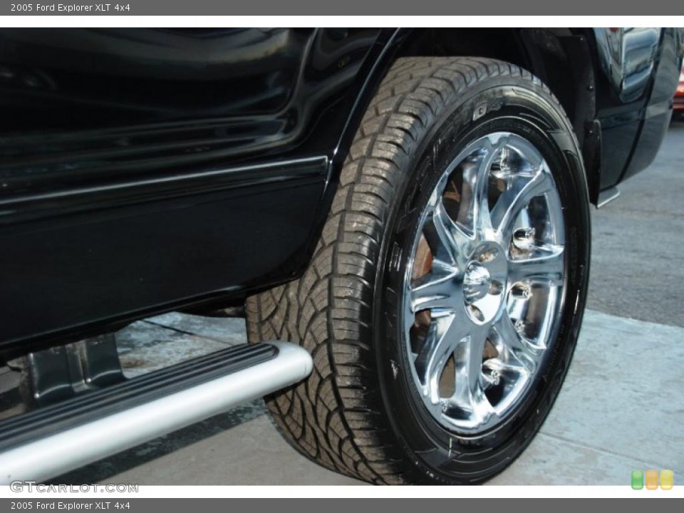 2005 Ford Explorer Custom Wheel and Tire Photo #45238317