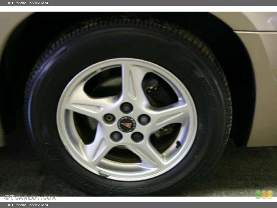 2001 Pontiac Bonneville SE Wheel and Tire Photo #45254585
