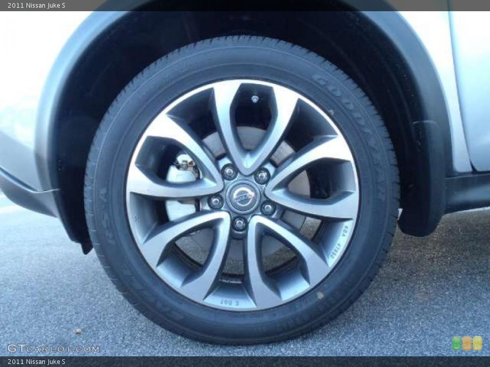 2011 Nissan Juke S Wheel and Tire Photo #45284605