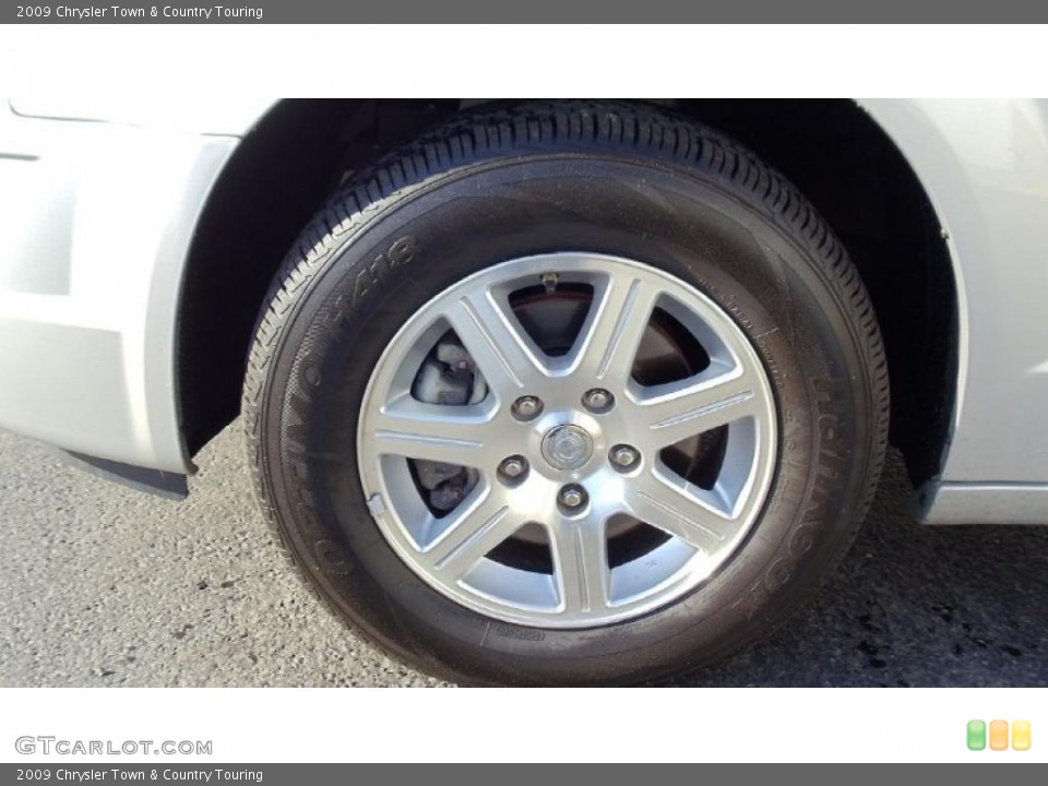 2009 Chrysler Town & Country Touring Wheel and Tire Photo #45326243