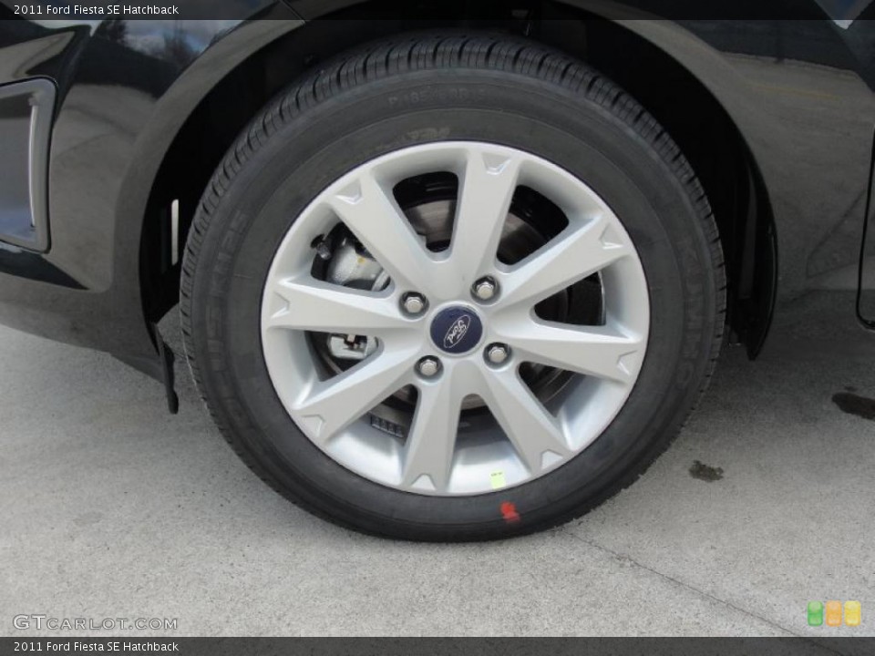 2011 Ford Fiesta SE Hatchback Wheel and Tire Photo #45371054